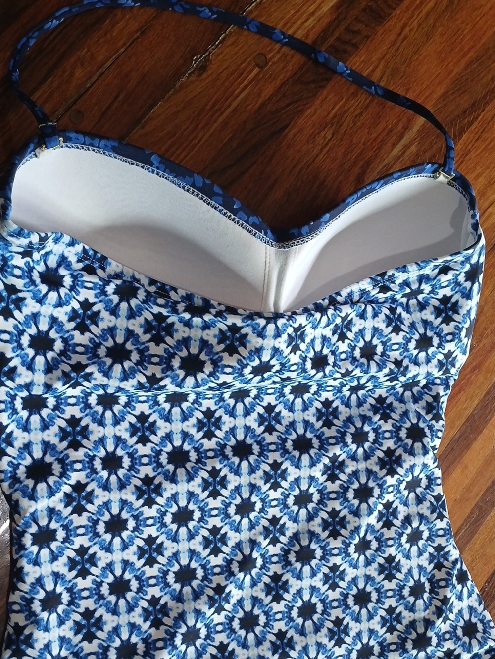 Tommy Bahama Shibori Splash Shirred Bandeau One Piece Swimsuit - 14 - Picture 4 of 7